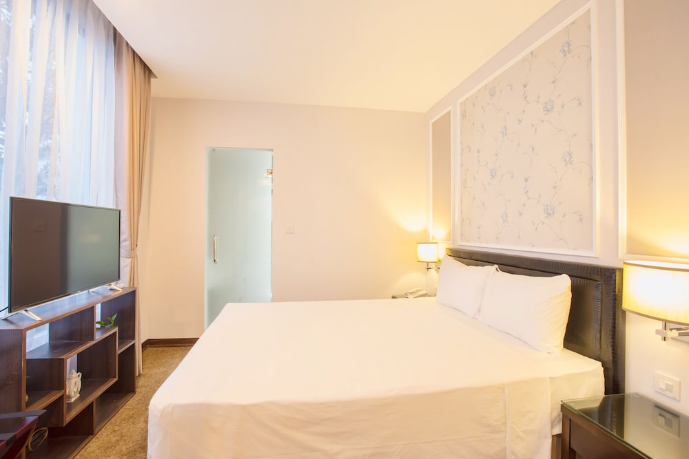 Dinh Ami Hanoi Hotel 21/63