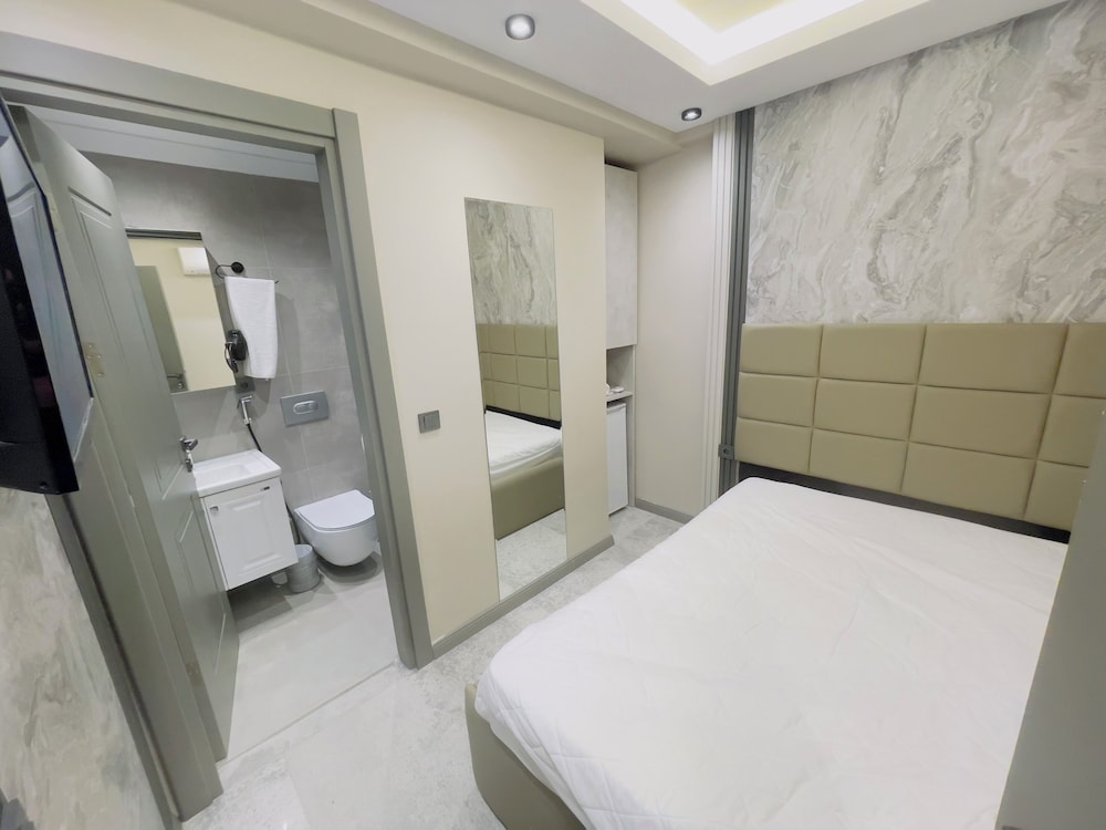 Aymira Suites 17/40