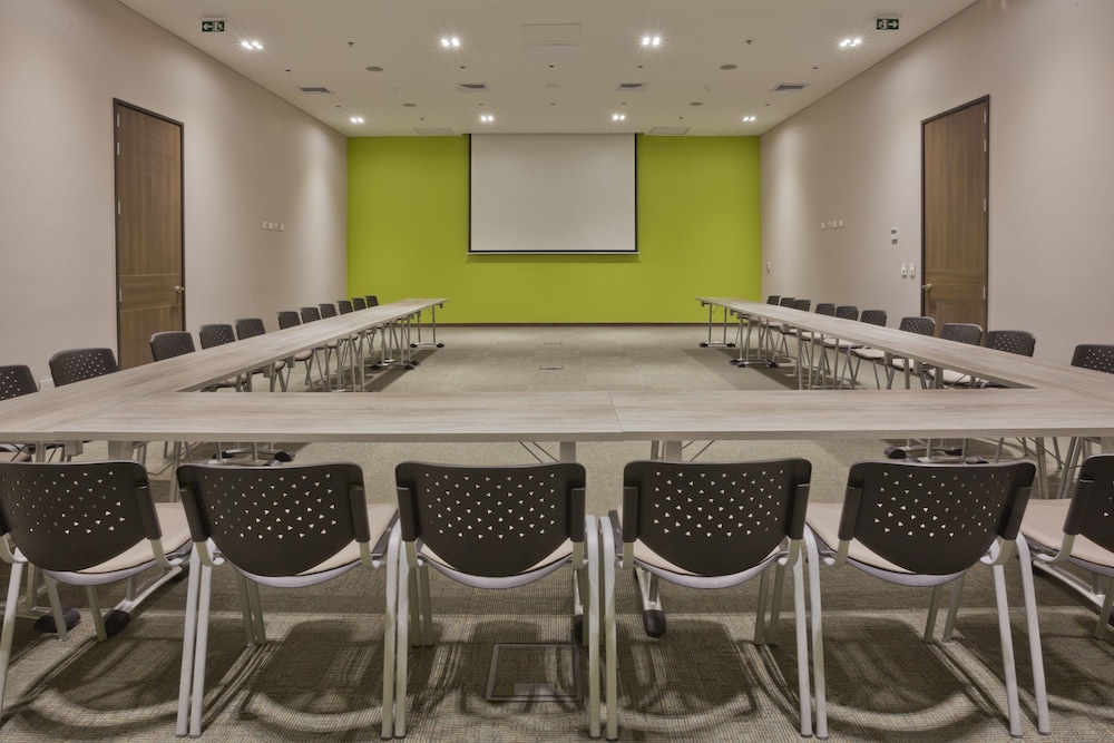 HOLIDAY INN EXPRESS YOPAL 32/33