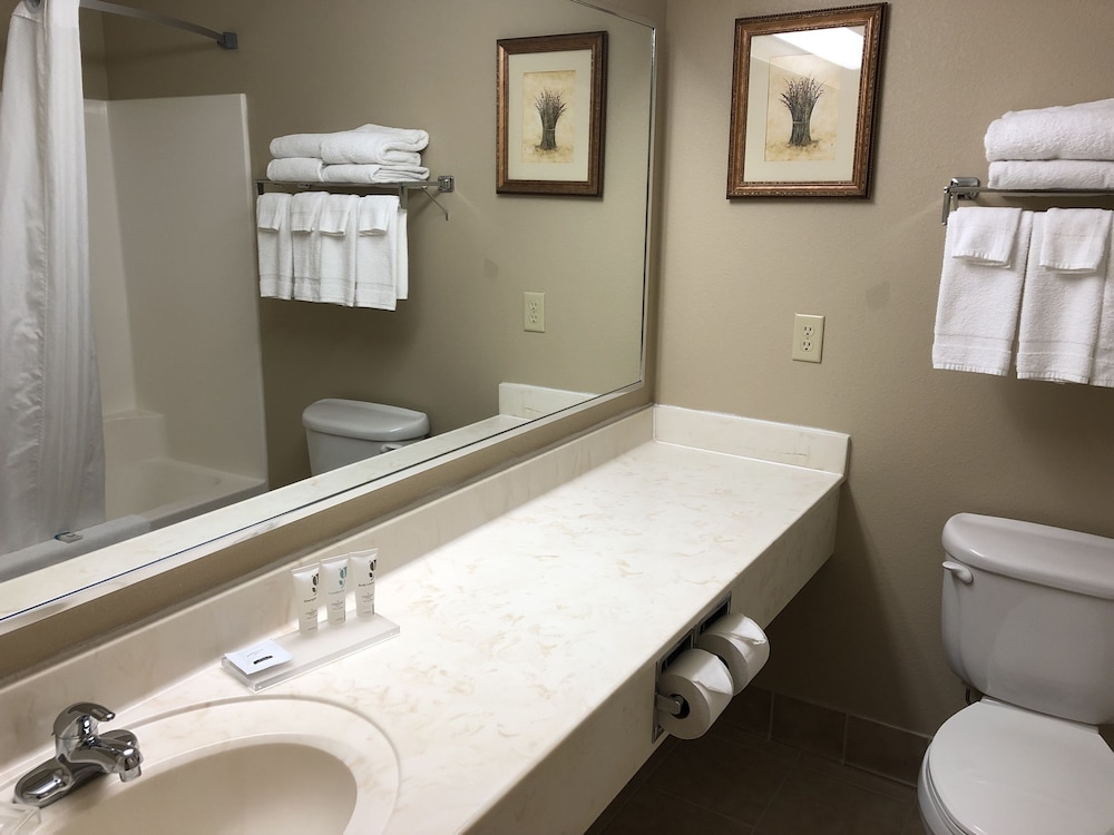 AmericInn by Wyndham Iron Mountain 10/51