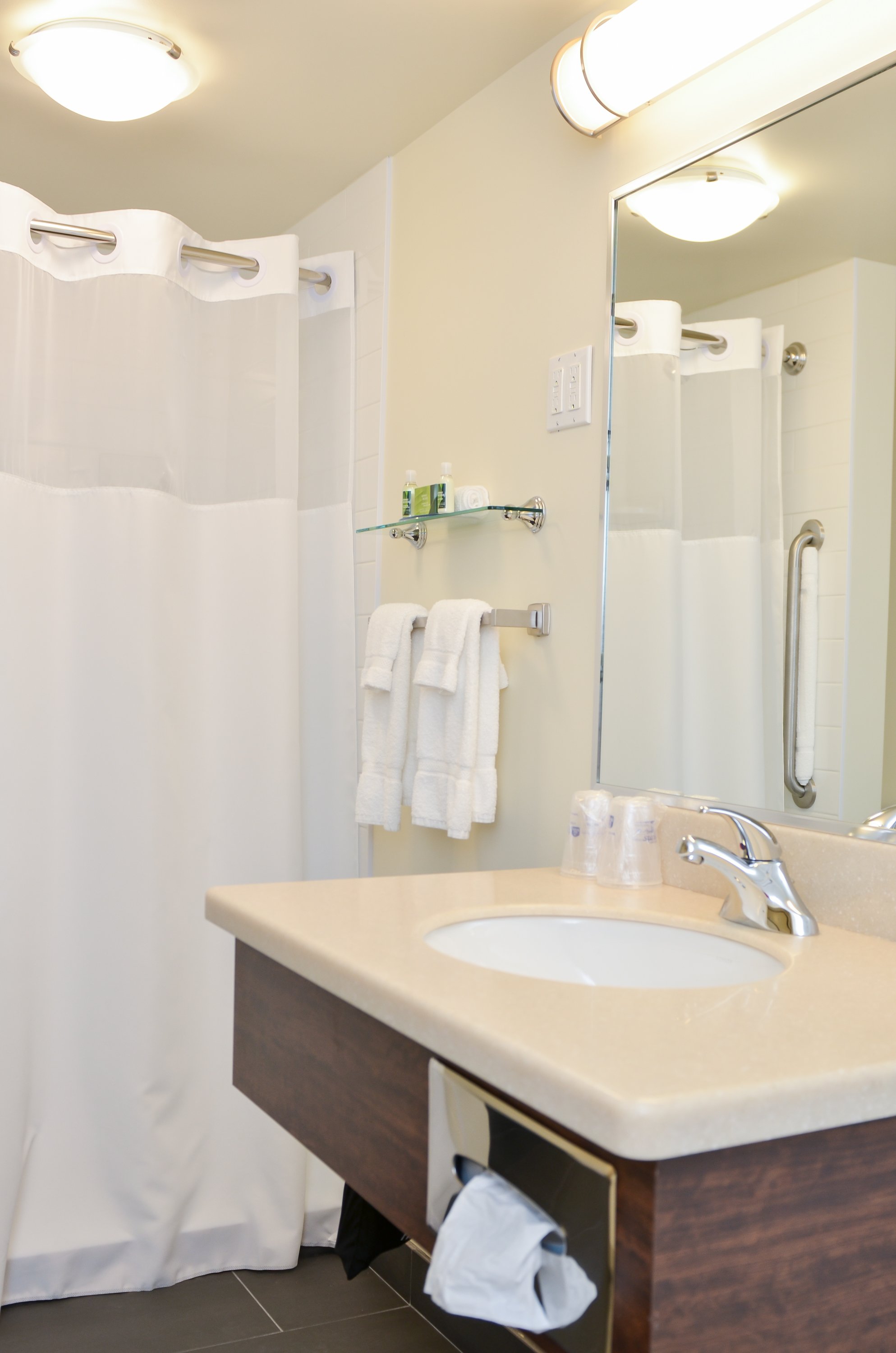 Best Western Thompson Hotel Suites 40/43