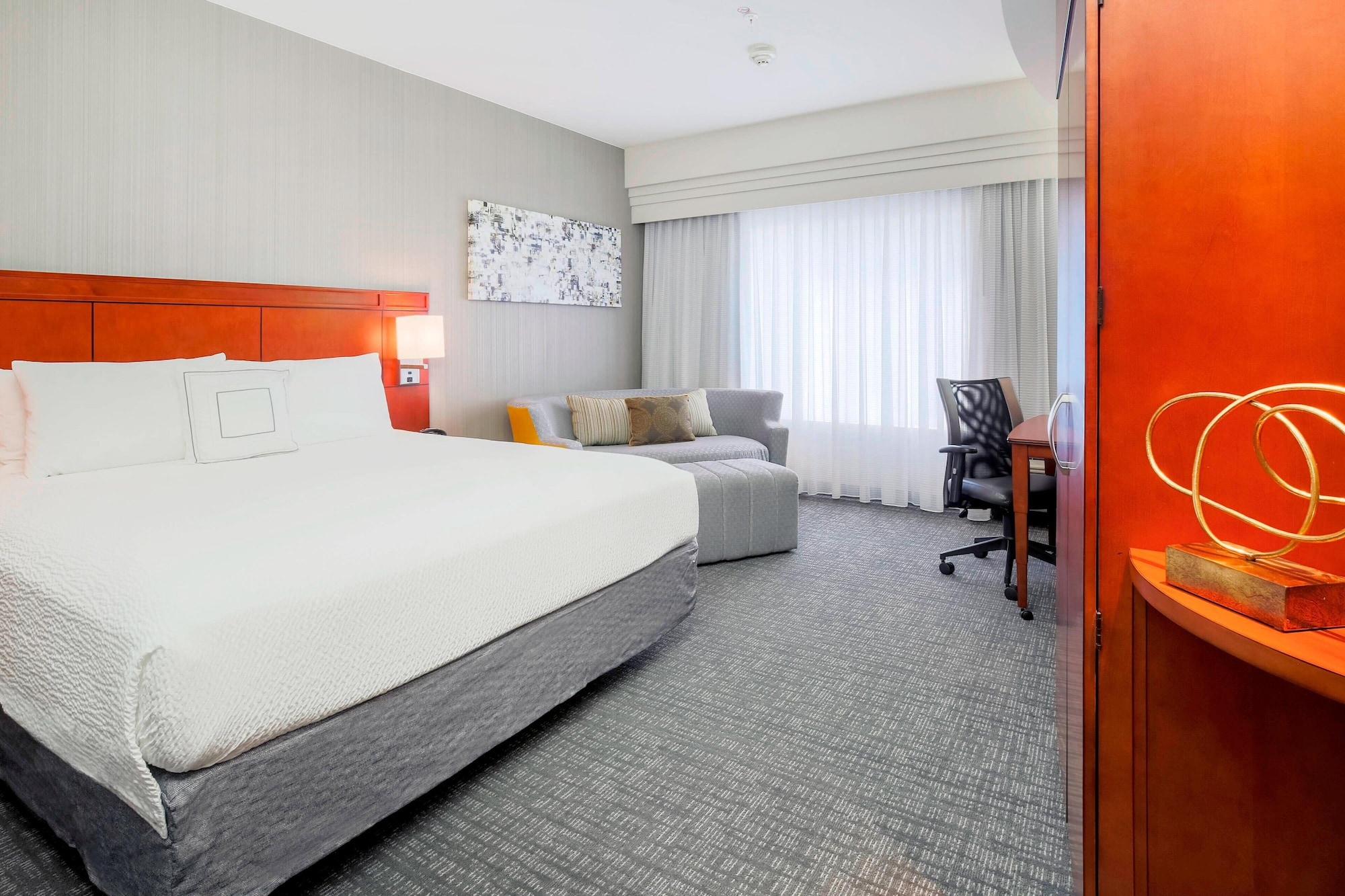 ROOM, KING BED, SOFA