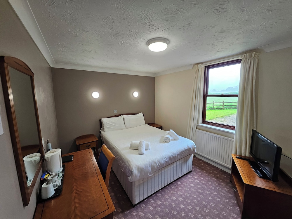MARSH FARM HOTEL 14/50