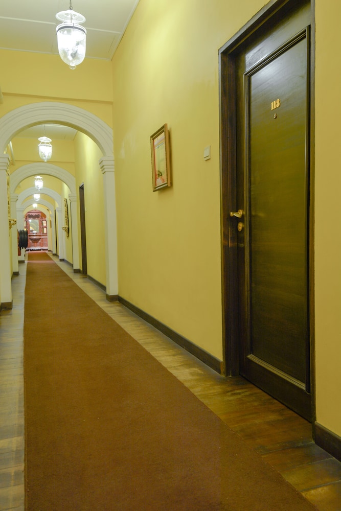 MUSEUM HOTEL 10/79