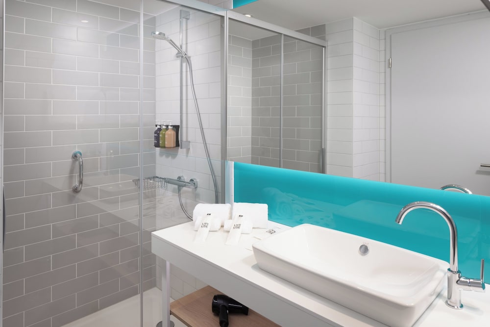 Holiday Inn Express and Suites Sion By IHG 49/50