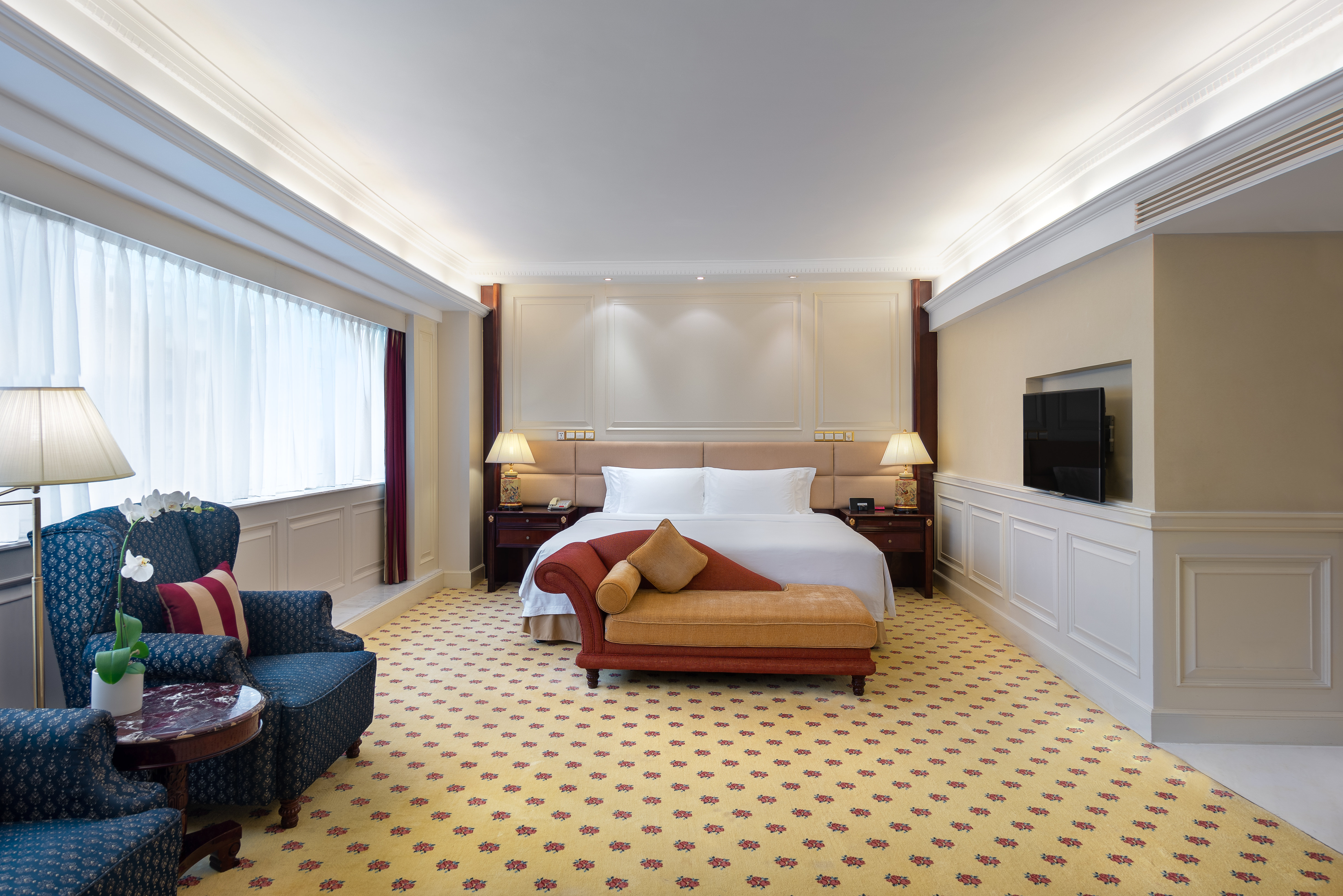 Junior Suite, King Bed, Living and Dining Areas, High Floor