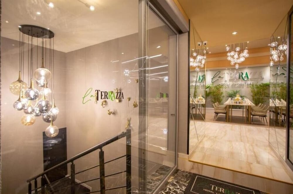 LA TERRAZZA HOTEL 12/60