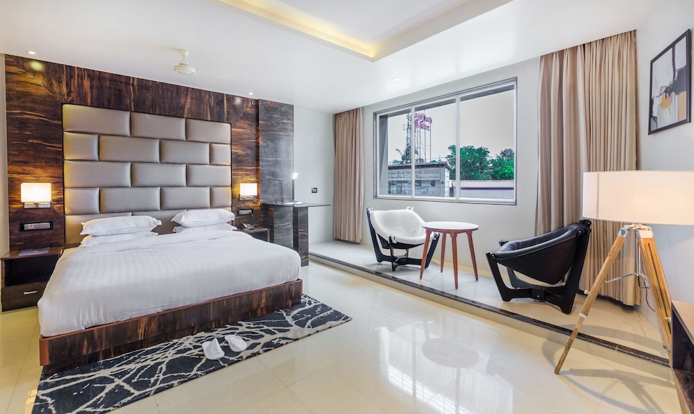AURA ONE HOTEL 30/45