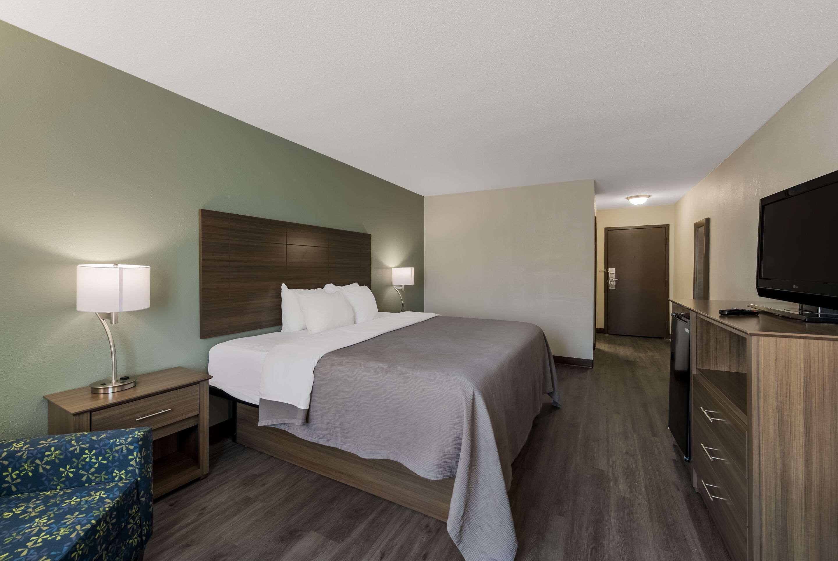 ROOM, KING BED