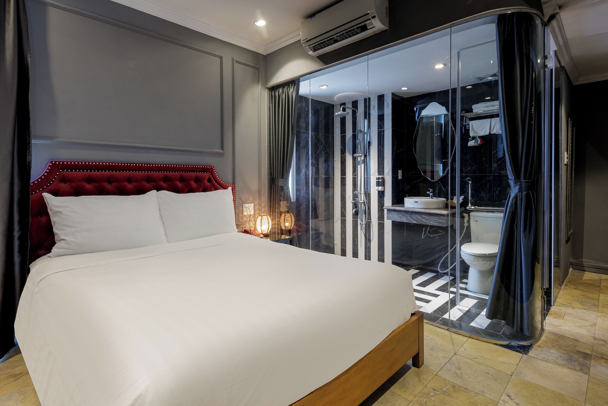 DELUXE, DOUBLE BED