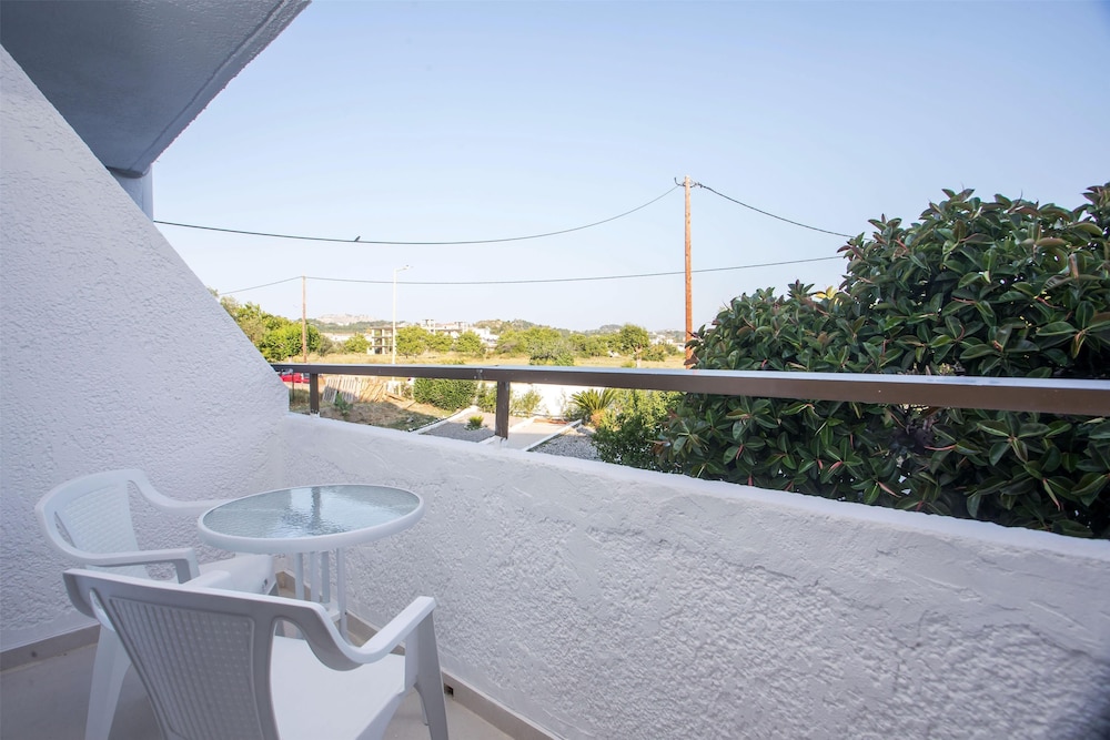 Nikos BnB Rooms 48/50