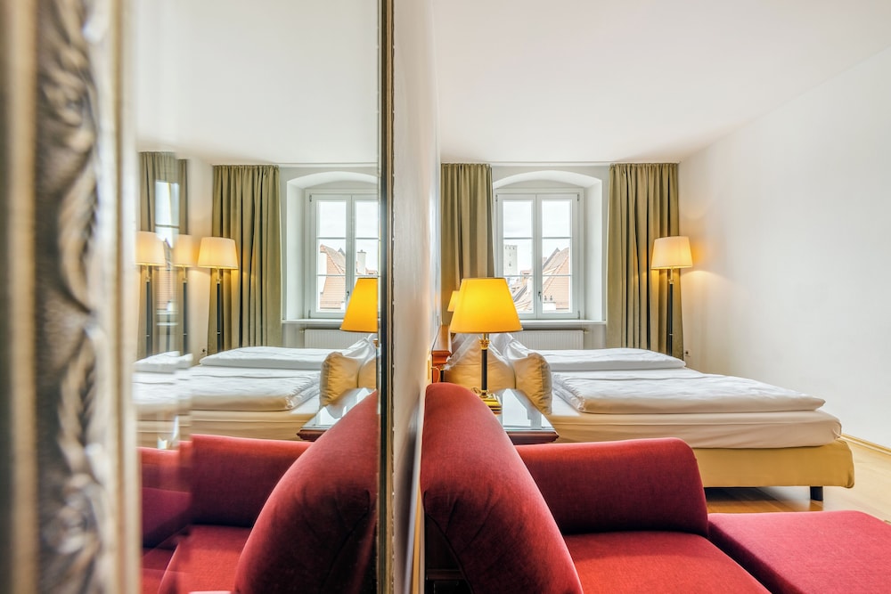 Bohemian Hotel 13/50