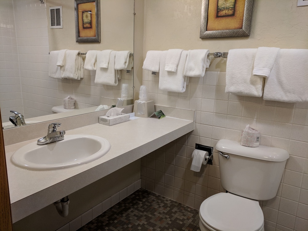 Broadway Inn Conference Center 39/52