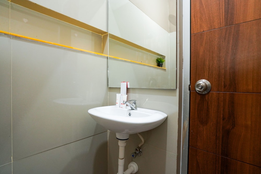Hotel O Surabaya near Surabaya Town Square formerly Kupang Gunung Residence 57/60