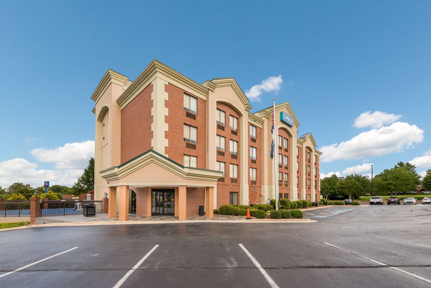 Clarion Pointe Greensboro Airport 43/44