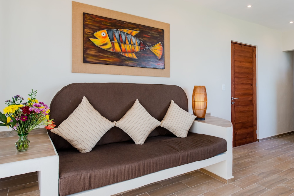 Casa Leo Condo 9/22