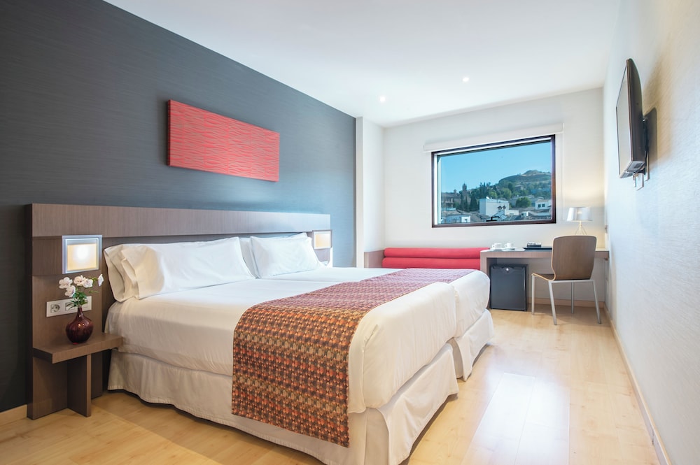 ROOM, DOUBLE BED