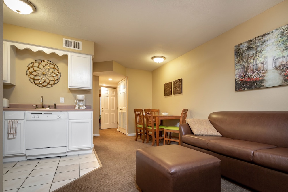 Capital Resorts Carriage Place 48/77