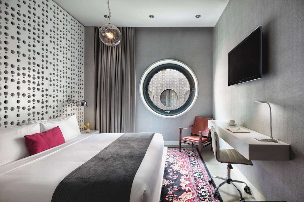 BRONZE, KING BED