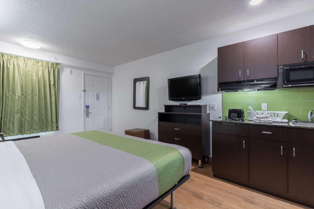 1 King Bed - Mobil Access Tub Nsmk Kitchen