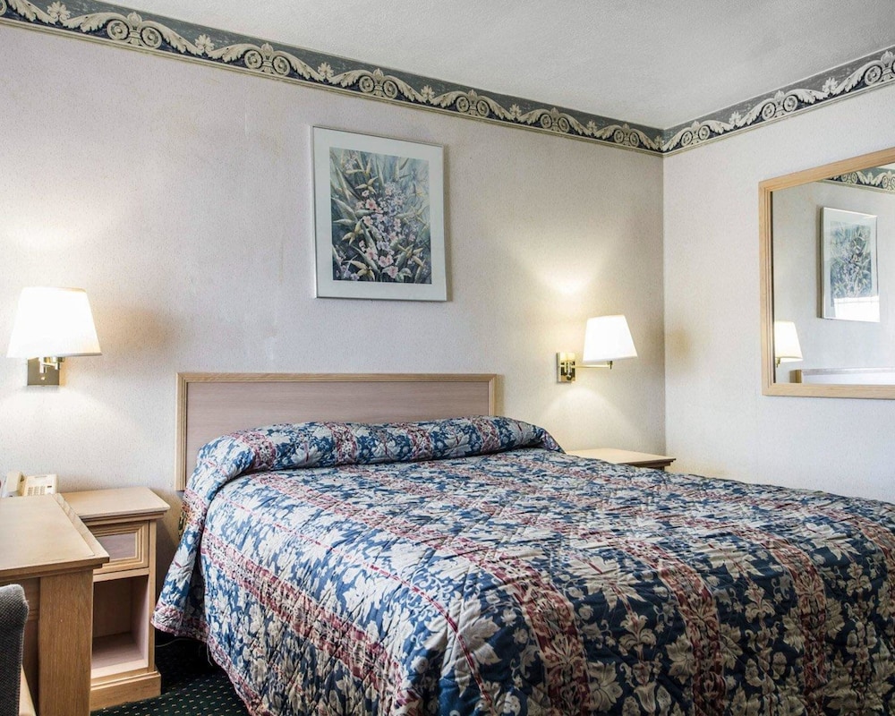 ROOM, QUEEN BED, ACCESSIBLE