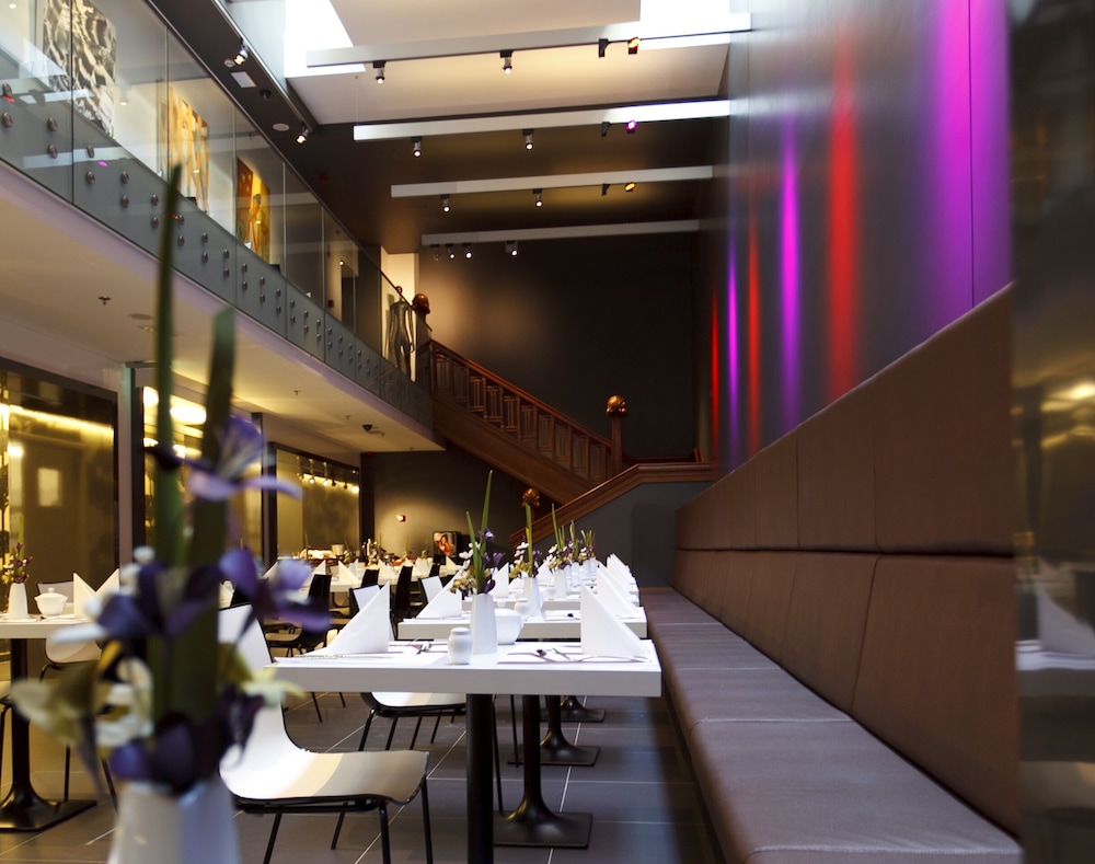 BOHEM ART HOTEL 50/59