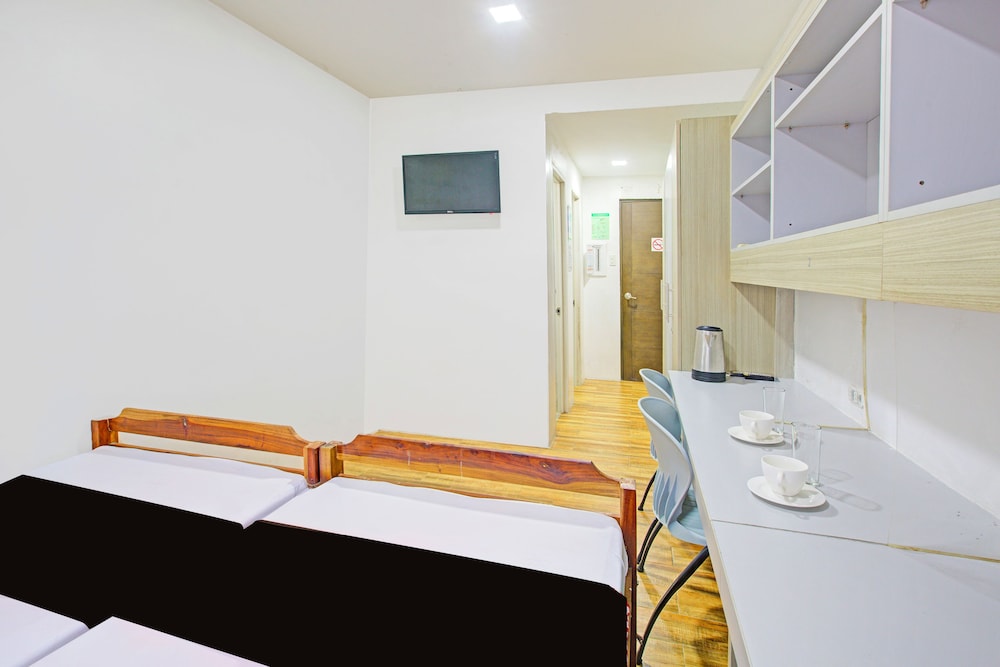 Collection O Metro Manila near University Belt formerly 1318 Residences 9/23
