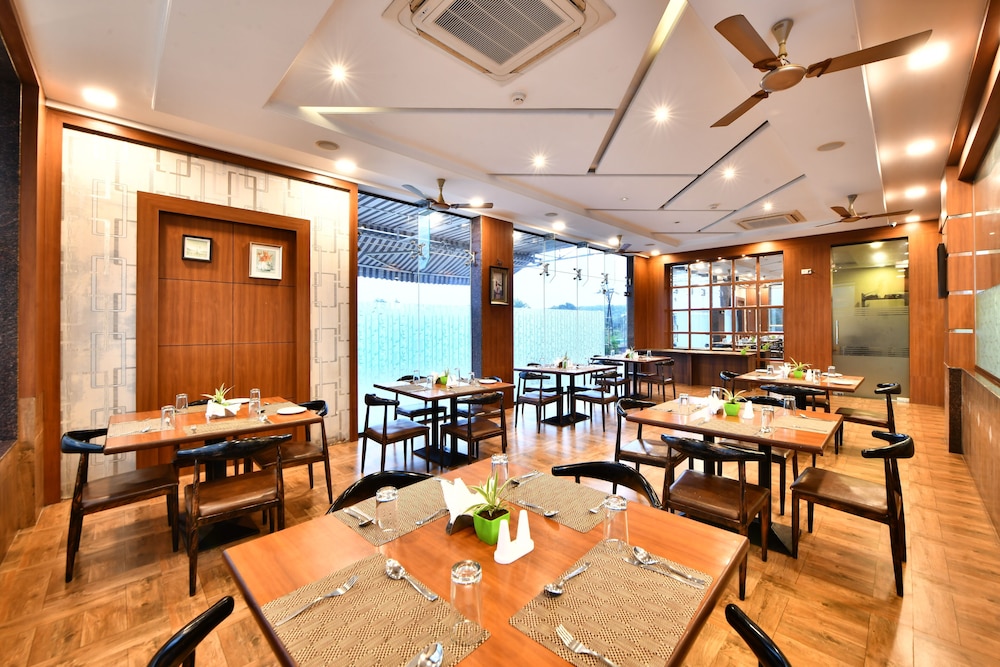 Click Hotel Sagar Plaza Chakan Pune 31/48