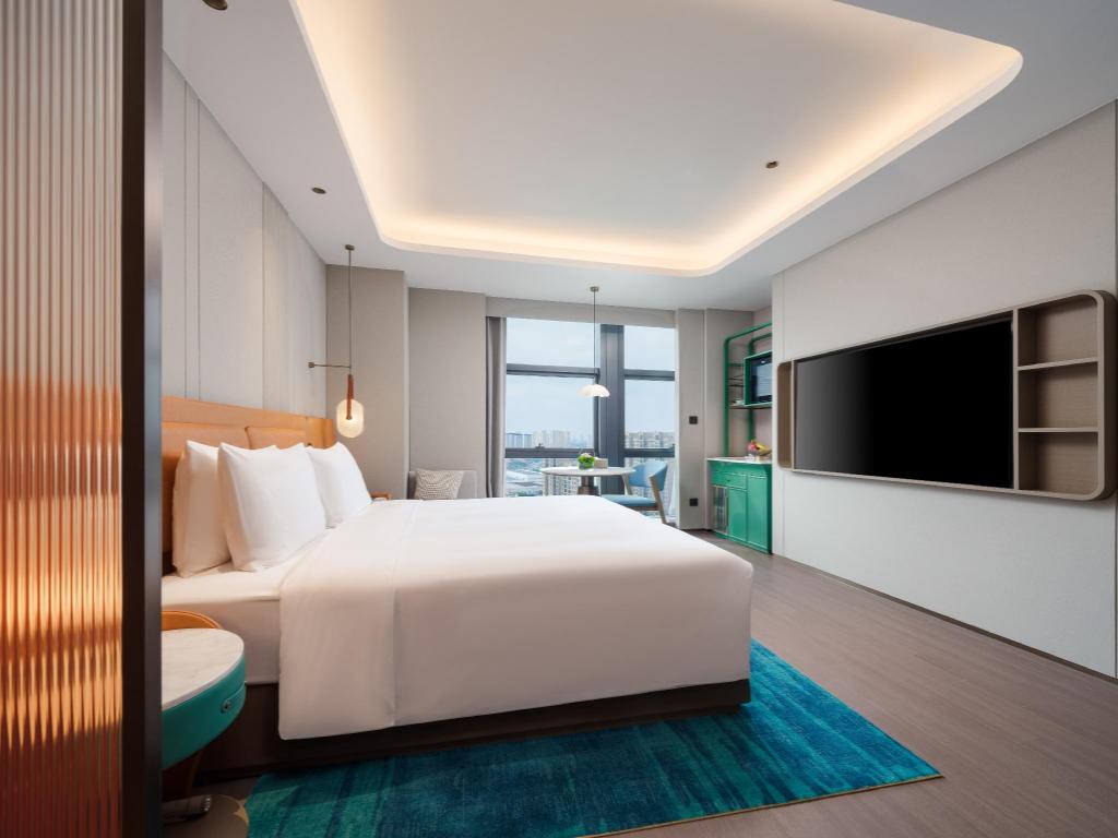 Grand Mercure Wuxi Huishan 41/76