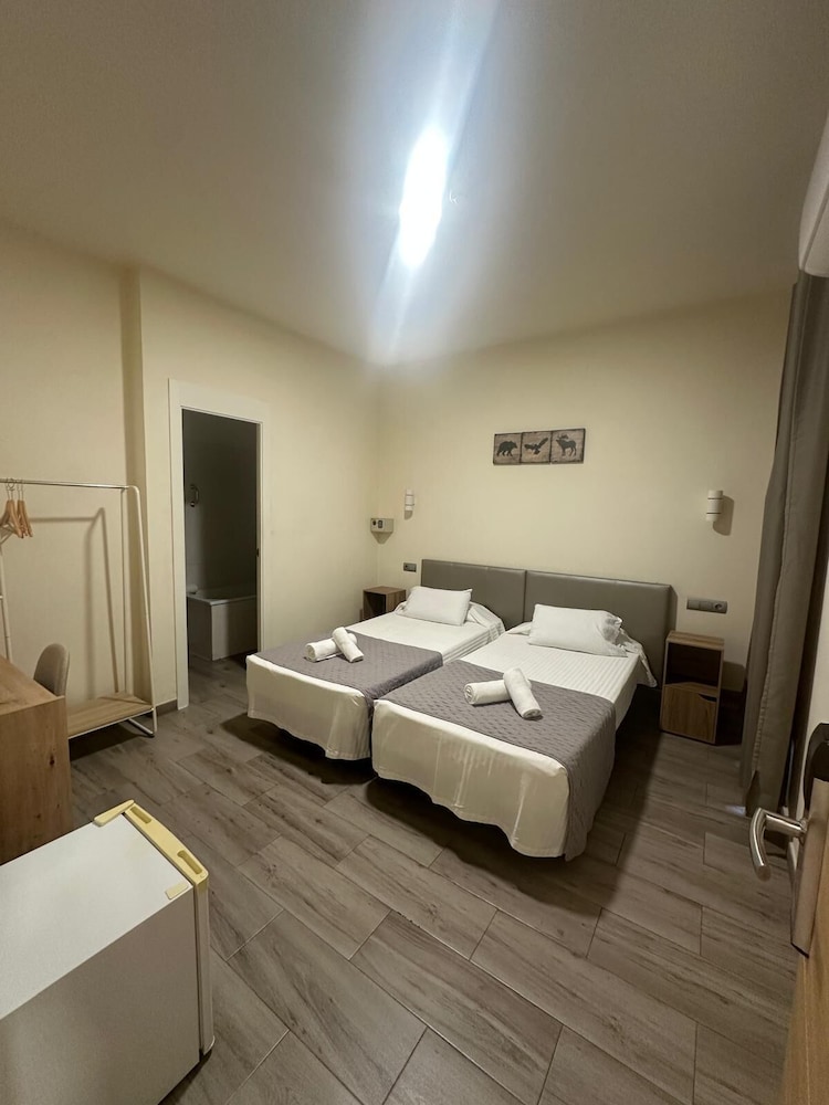 Hostal Balmes Centro 7/50