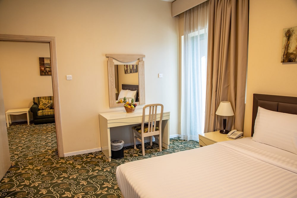 Wescott Pearl Hotel Apartments L.L.C 9/32