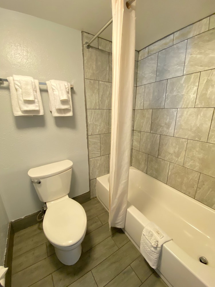 Antioch Quarters Inn and Suites 13/54