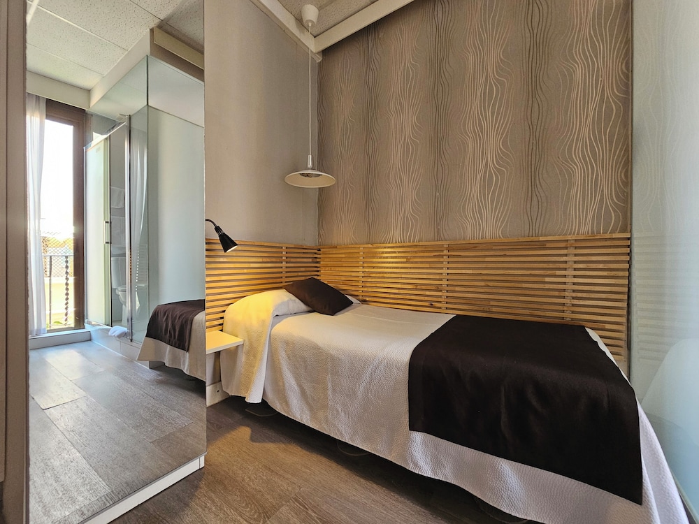 INTERIOR, 2 BEDS, PRIVATE BATHROOM