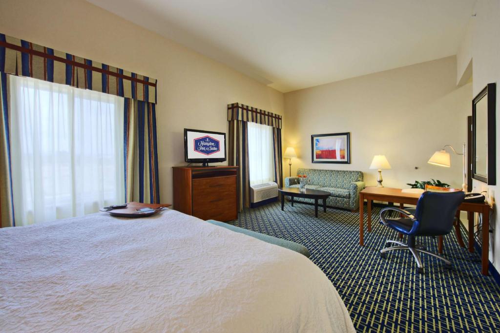 Studio, King Bed, Sofa, Accessible