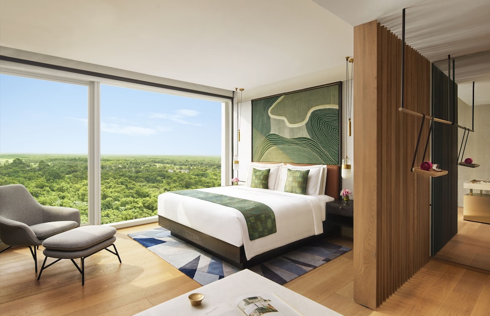 LUXURY, SUITE, KING BED
