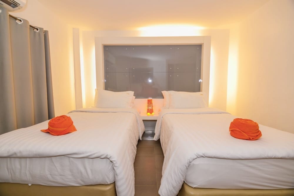 The Original Orange Rooms 22/30