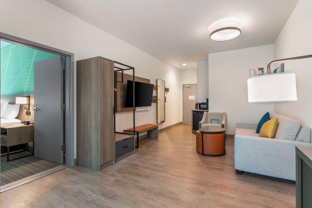 Comfort Suites Gatlinburg Downtown-Convention Center 39/60