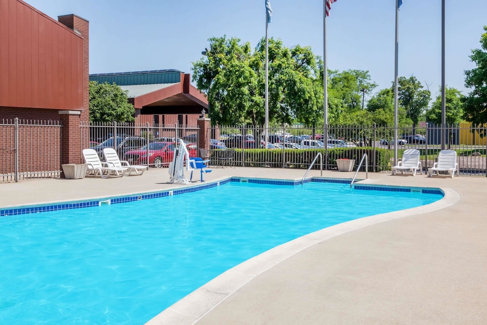 Baymont By Wyndham Elkhart 3/54