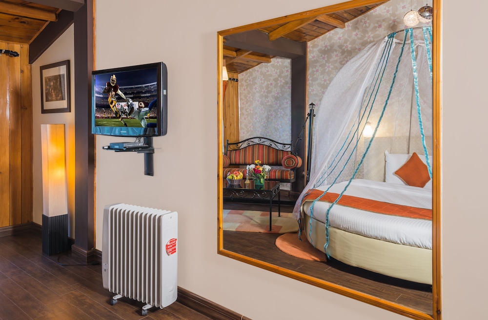 HONEYMOON, DOUBLE BED, MOUNTAIN VIEW