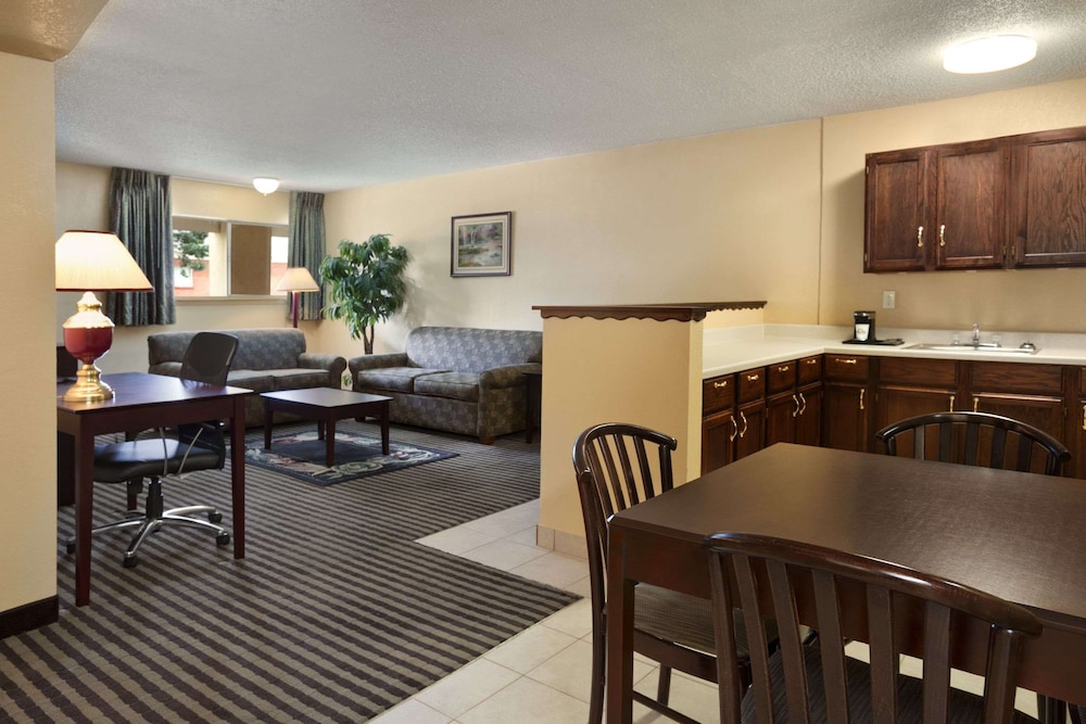 Days Inn by Wyndham Lawton 42/47