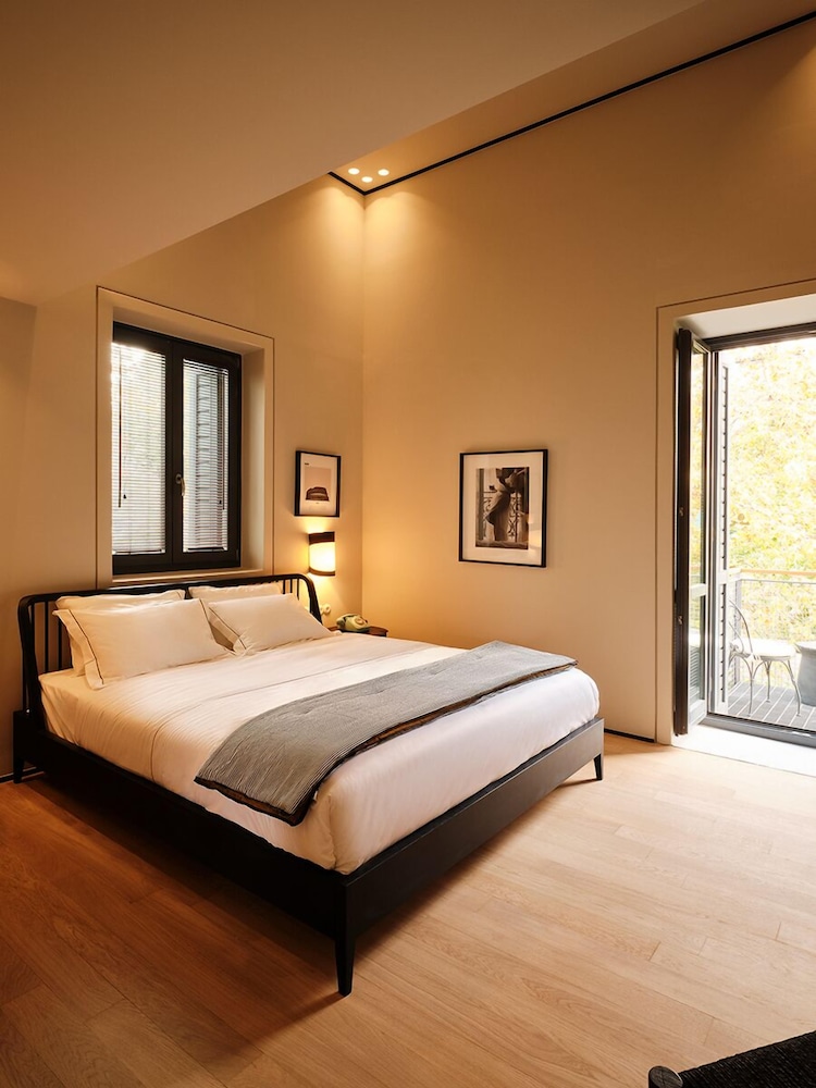 PREMIUM, CITY VIEW, BALCONY