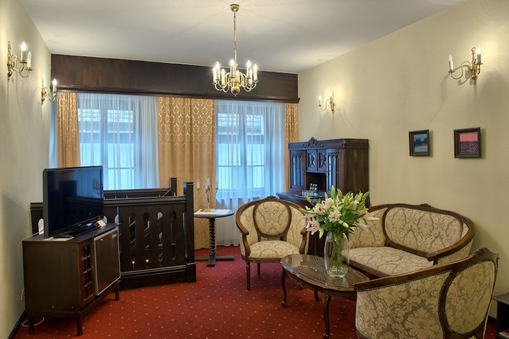 Dwor Polski Hotel 30/50