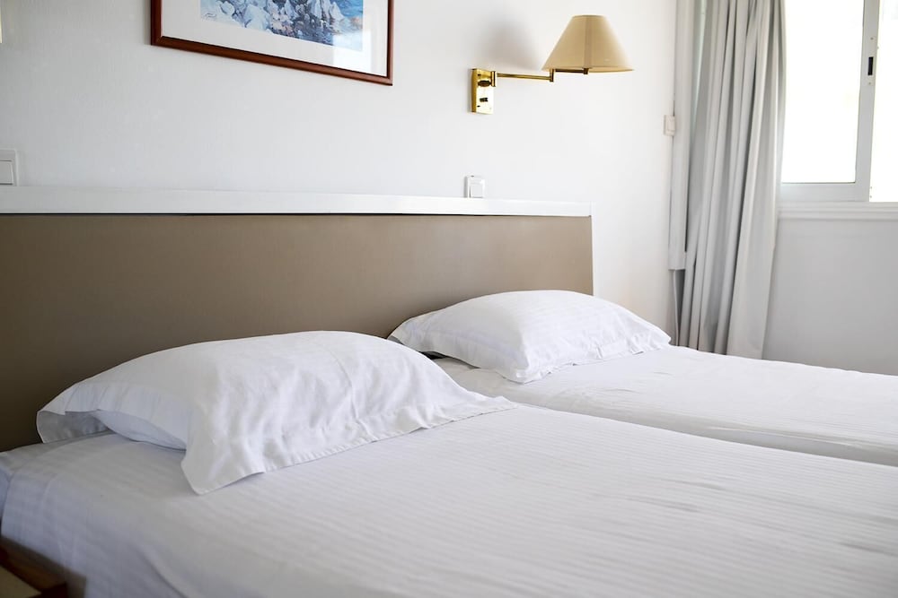Sun Hall Beach Apartments 28/51