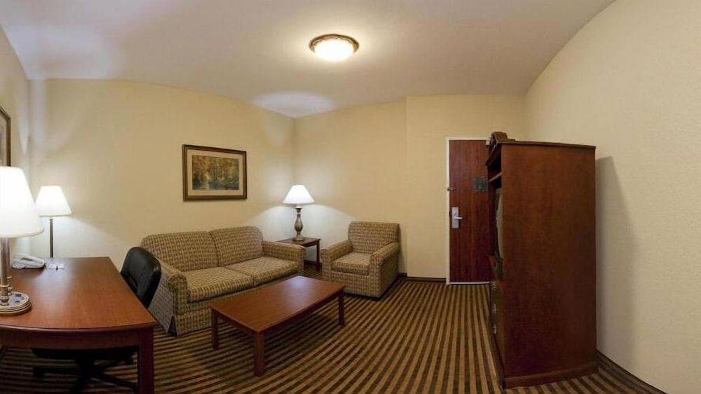 Holiday Inn Express Hotel Suites Waxahachie 52/74