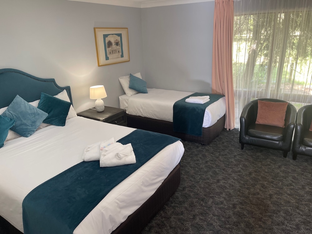 Town &amp; Country Motor Inn Forbes 9/30