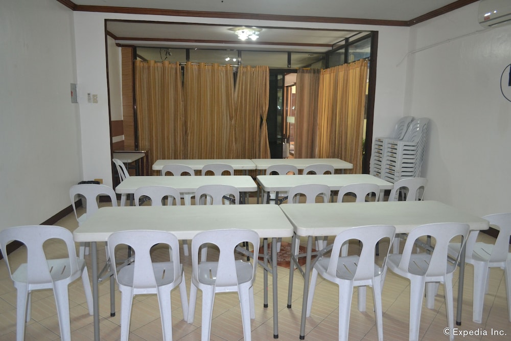 Antonio's Apartelle & Suites 44/66