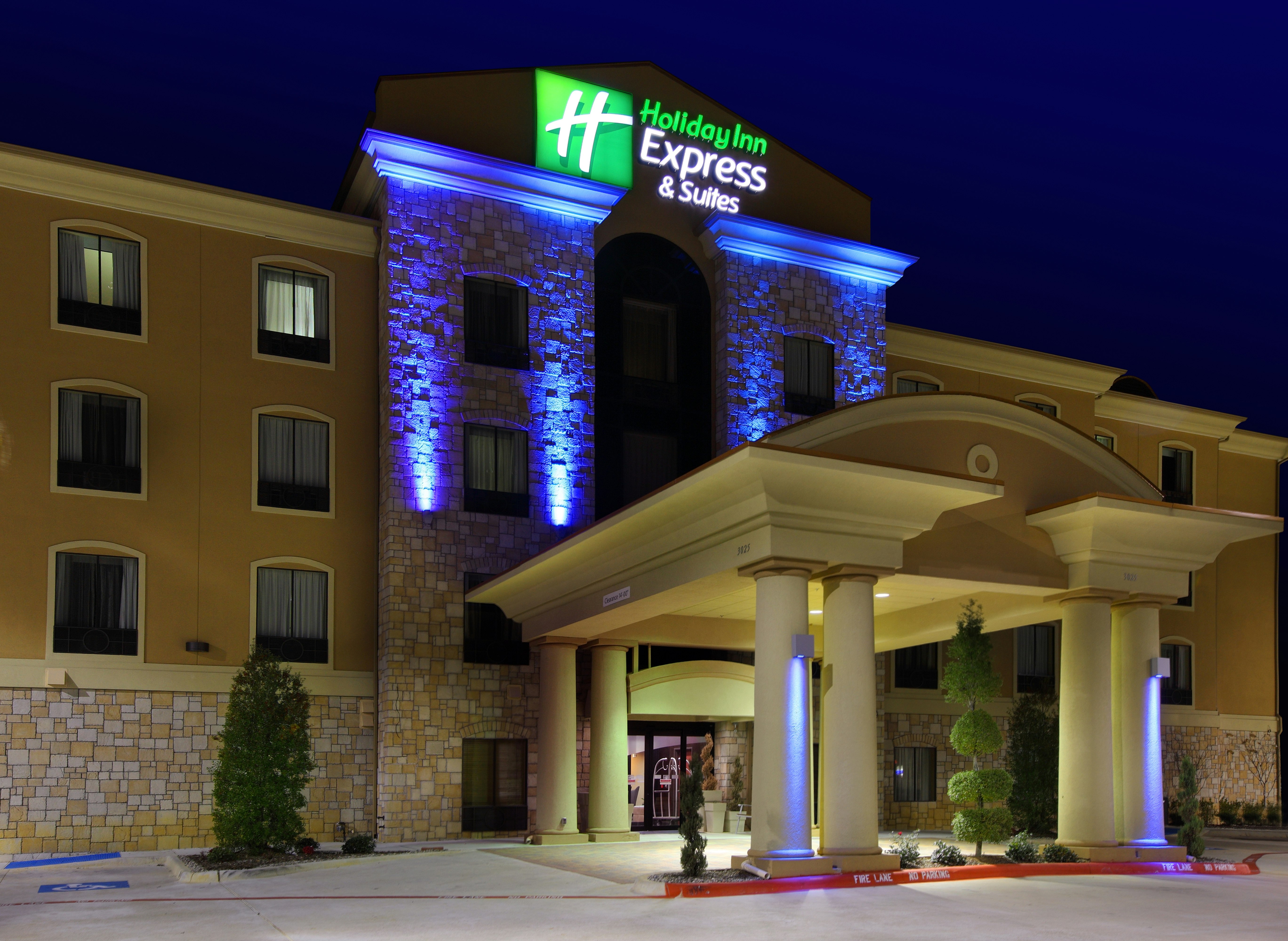 Holiday Inn Express Hotel and Suites Paris 1/30