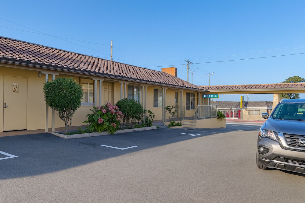 El Castell Motel 54/65
