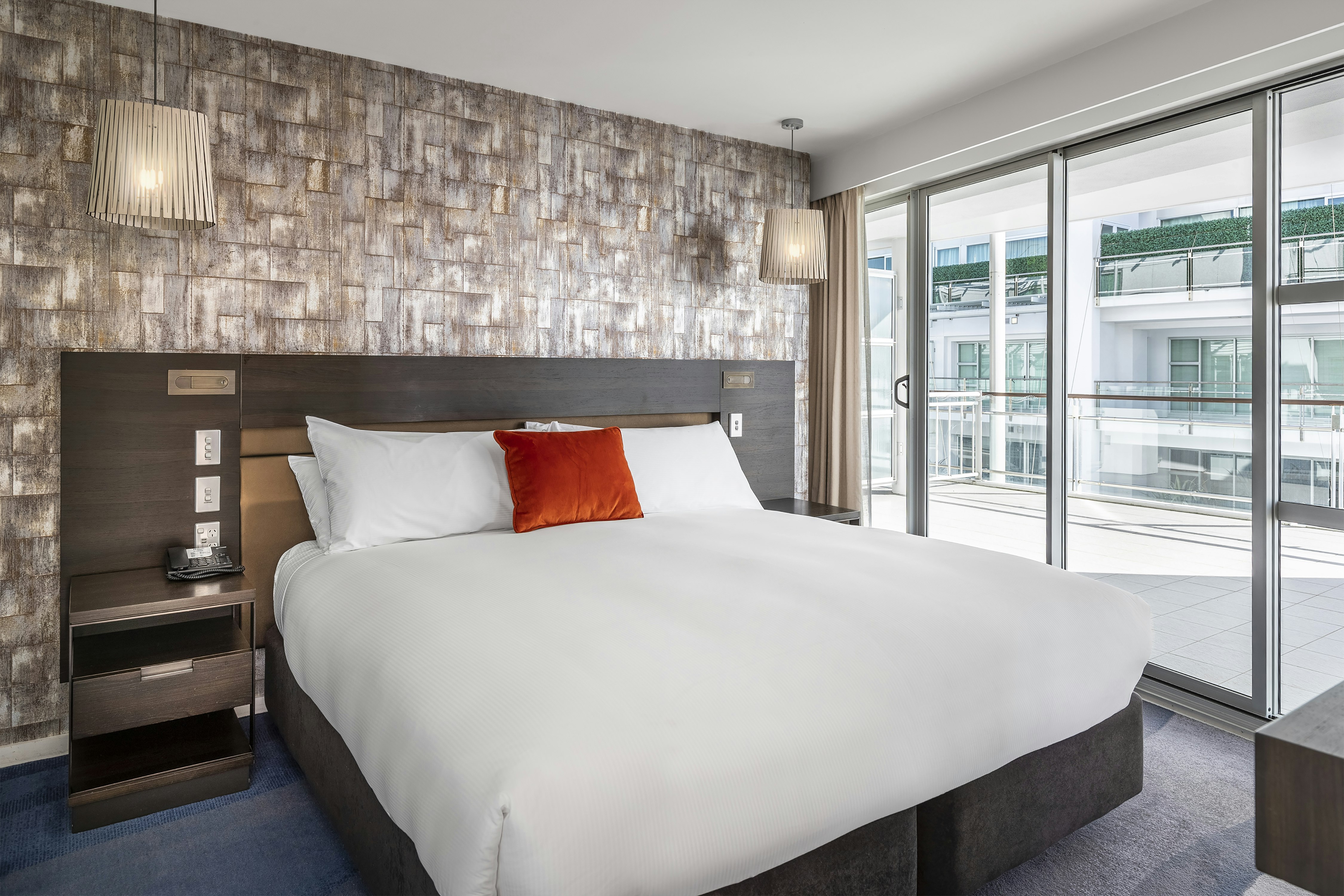 PORT, SUITE, KING BED