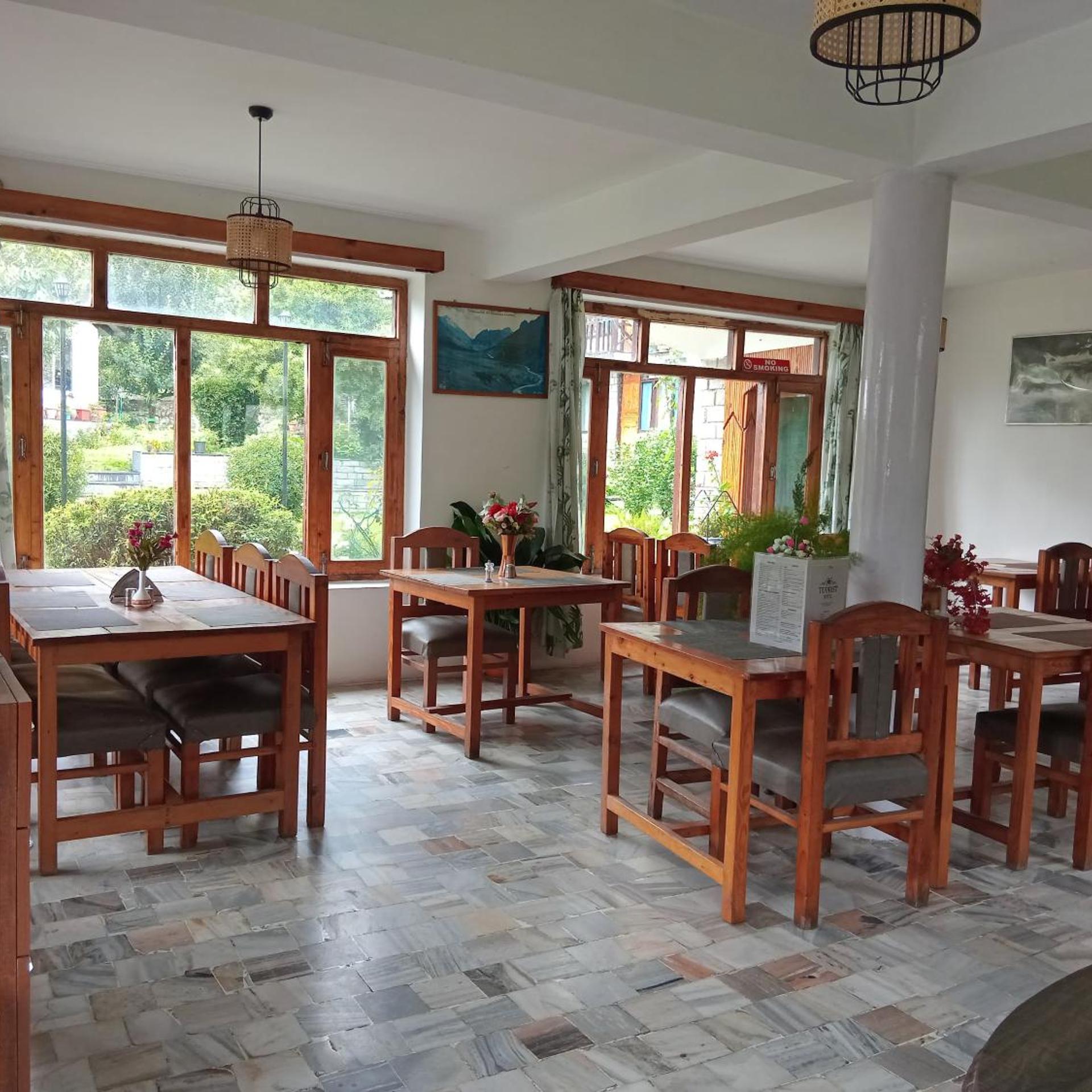 TOURIST HOTEL 43/55